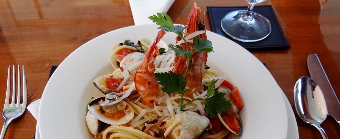 Luxury Yacht Fine Dining, Seafood Waterline Charters Phoenix One Phoenix 1 Phoenix I Patriot One Patriot 1 Patriot I luxury yacht charter fishing yacht boat tour day tour Queensland qld Gold Coast gc australia function party